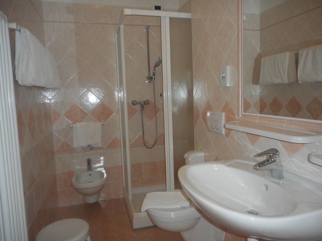Garni Lago Alpino Molveno Room photo